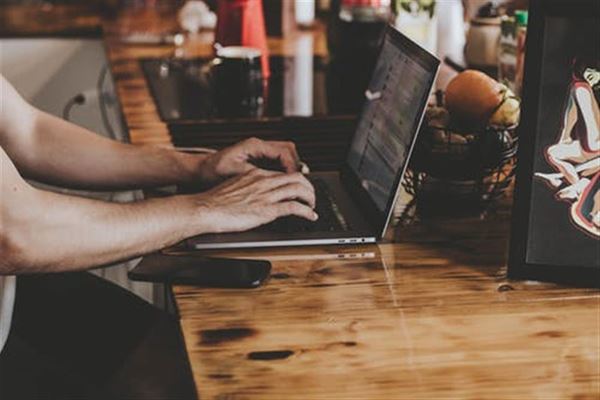 Brug gaming-rummet som hjemmekontor